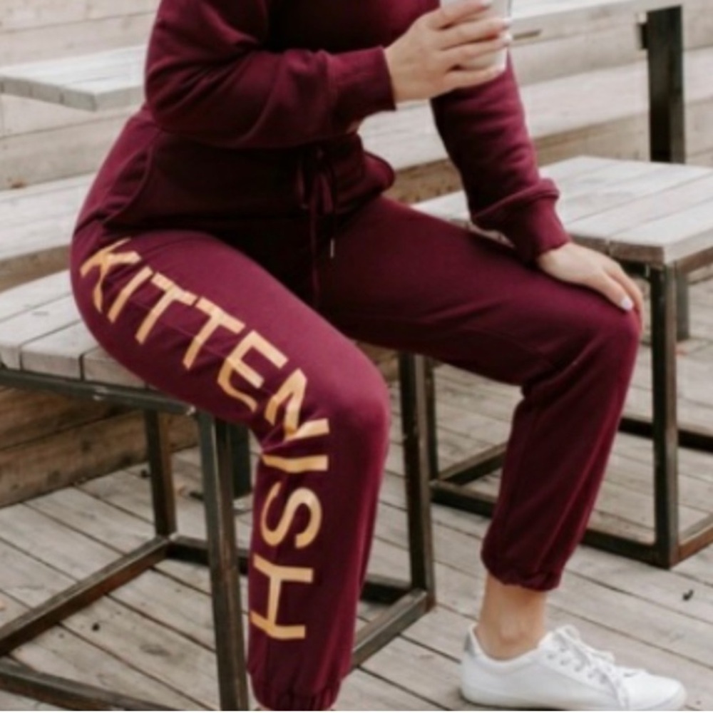 Kittenish Burgundy graphic logo Joggers women’s Small
